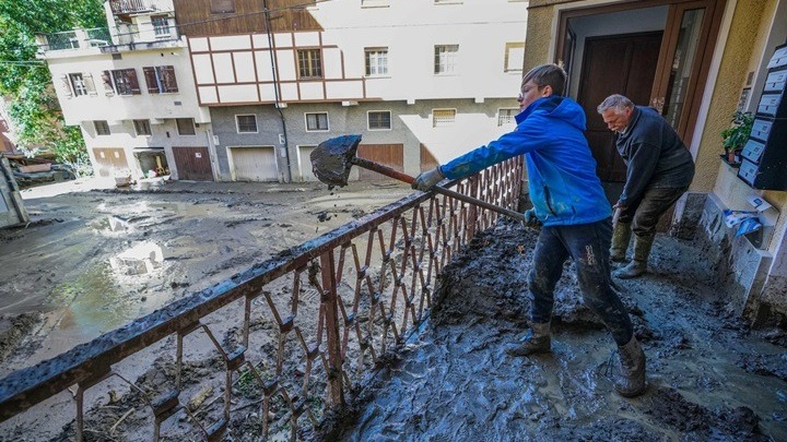 Κατακλυσμιαίες βροχές προκαλούν πλημμύρες και κατολισθήσεις σε Ιταλία και Γαλλία