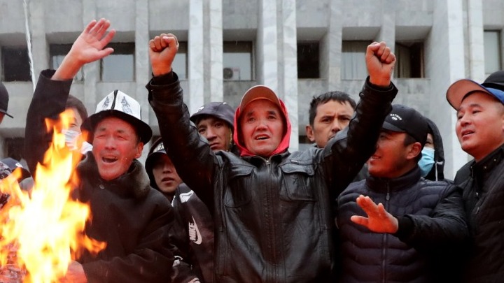 Κιργιστάν: Η Κεντρική Εκλογική Επιτροπή ακύρωσε το αποτέλεσμα των βουλευτικών εκλογών. Ένας νεκρός στις συγκρούσεις