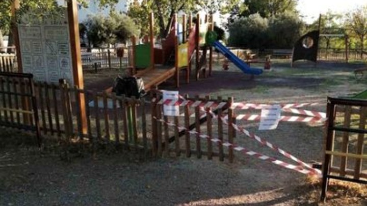 Κλείνουν παιδικές χαρές και αθλητικές εγκαταστάσεις στο Ωραιόκαστρο