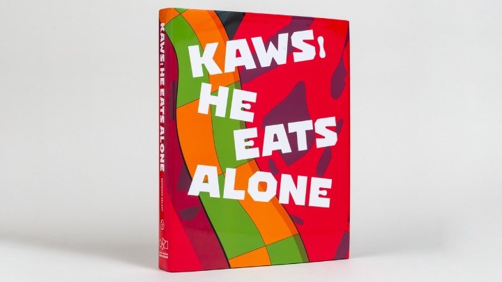 Νέο βιβλίο με τα πιο αναγνωρίσιμα έργα του KAWS