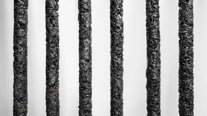 O Helmut Lang δημιουργεί γλυπτά από πλεόνασμα του Saint Laurent