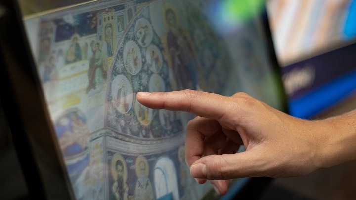Ψηφιακή διαδραστική έκθεση με θησαυρούς από Ιερές Μονές του Αγίου Όρους.