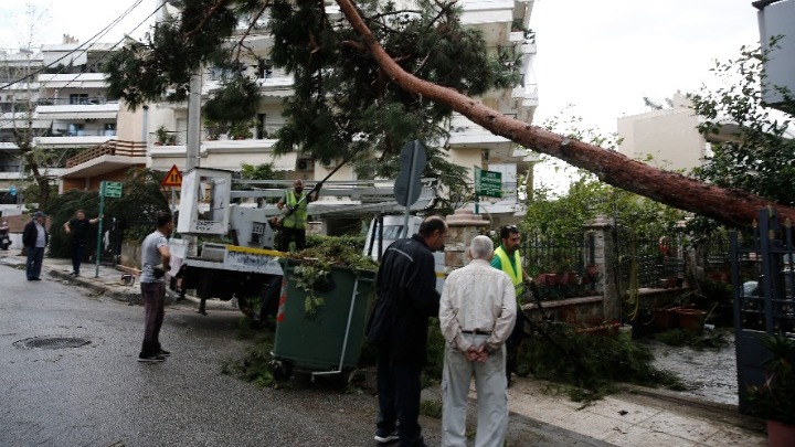 Σε επιφυλακή μέχρι και το απόγευμα η Πυροσβεστική λόγω των καιρικών φαινομένων