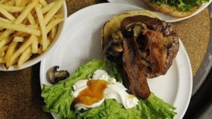 Συναισθηματική υπερφαγία, μια διατροφική διαταραχή που ευνοεί την εκδήλωση body shaming