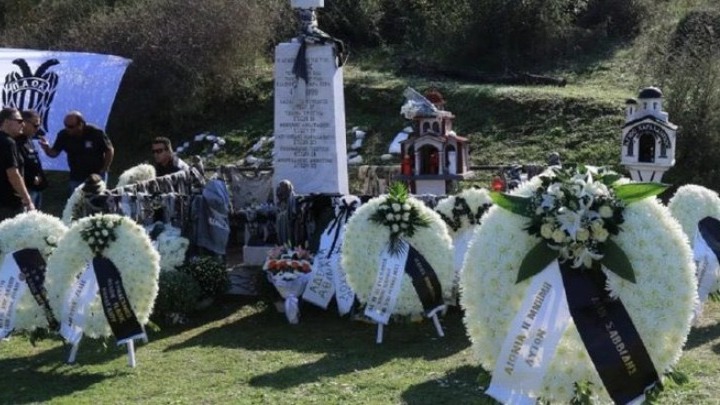 Τελέστηκε το μνημόσυνο για τους οπαδούς του ΠΑΟΚ που έχασαν τη ζωή τους στα Τέμπη
