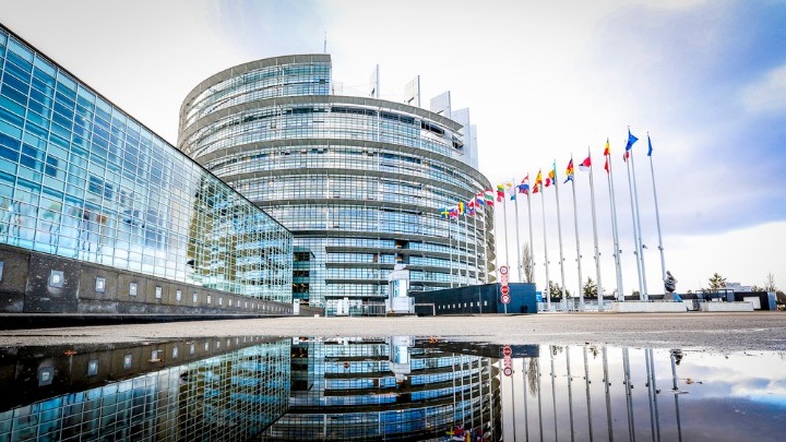 Το Ευρωπαϊκό Κοινοβούλιο δηλώνει «έτοιμο» να επιστρέψει στο Στρασβούργο
