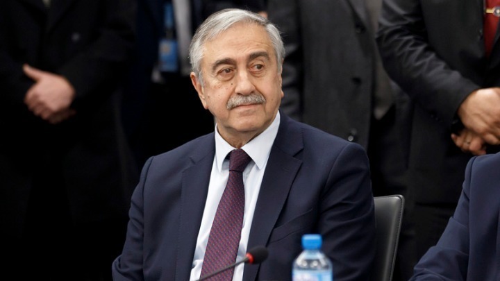 Το τέλος της πολιτικής του πορείας ανακοίνωσε ο Μ. Ακιντζί και ευχήθηκε «καλή τύχη στον Ε. Τατάρ και στους ανθρώπους της Κύπρου»