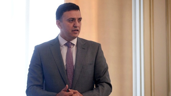 Τον 14χρονο από τη Σάμο που τραυματίστηκε από τον σεισμό επισκέφθηκε ο Β. Κικίλιας