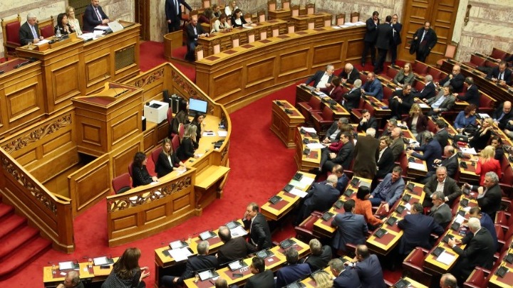 Τροπολογία με ευνοϊκές διατάξεις για τις ρυθμίσεις οφειλών προς το Δημόσιο και τη δεύτερη ευκαιρία