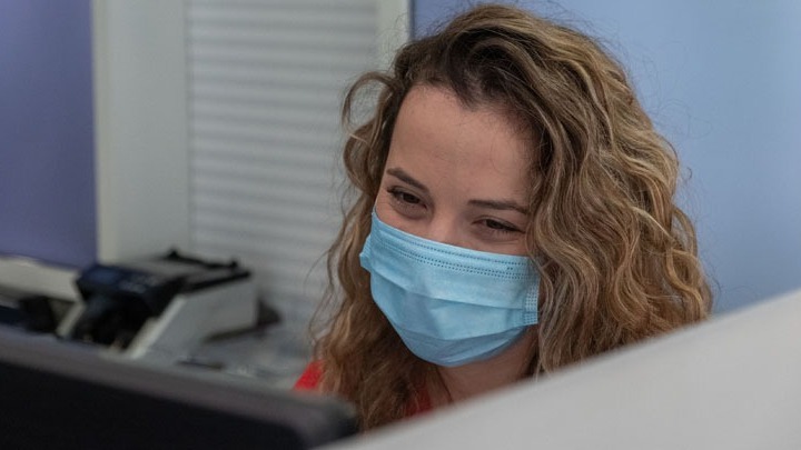 Με έμπνευση οι δήμοι της Αττικής «πολεμούν» τις δυσκολίες του εγκλεισμού λόγω της καραντίνας