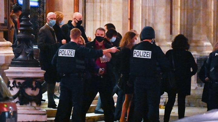 Αποτροπιασμό και συμπαράσταση στα θύματα εκφράζει η πολιτειακή και πολιτική ηγεσία της Αυστρίας