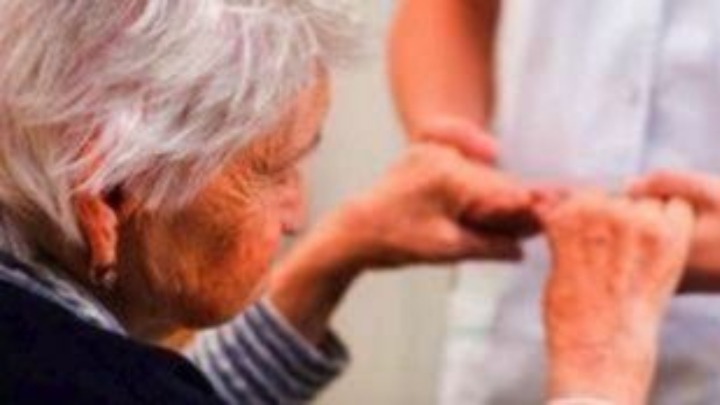 Διαδικτυακή παρουσίαση δύο θεατρικών μονόπρακτων για την υποστήριξη ατόμων με άνοια