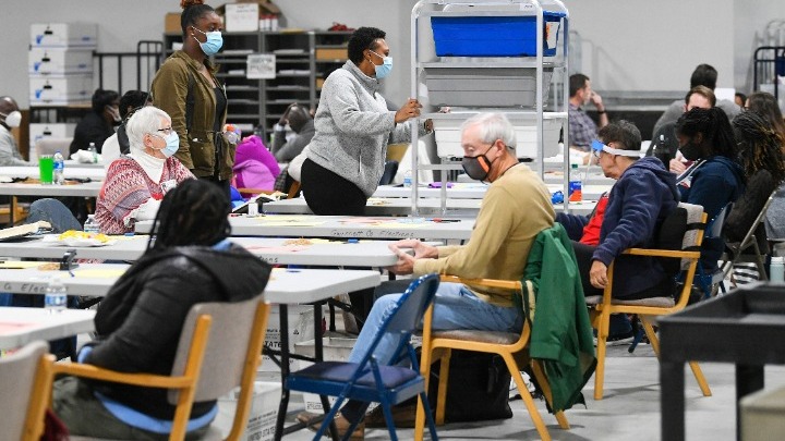 Έκλεισαν οι κάλπες στις πρώτες πολιτείες των ΗΠΑ-Ξεκίνησε η καταμέτρηση
