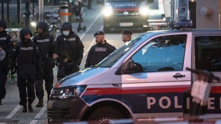 Επίθεση στη Βιέννη: Κινδυνεύει η ζωή επτά τραυματιών -Τέσσερις πολίτες και ο δράστης νεκροί