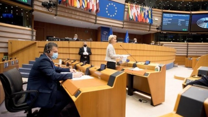 Φον ντερ Λάιεν: Οι πρώτοι ευρωπαίοι πολίτες ενδέχεται να εμβολιασθούν πριν από το τέλος του Δεκεμβρίου
