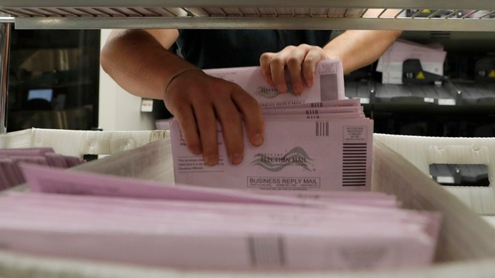 Η ανακαταμέτρηση των ψηφοδελτίων με το χέρι στην Τζόρτζια επιβεβαίωσε την οριακή νίκη του Μπάιντεν