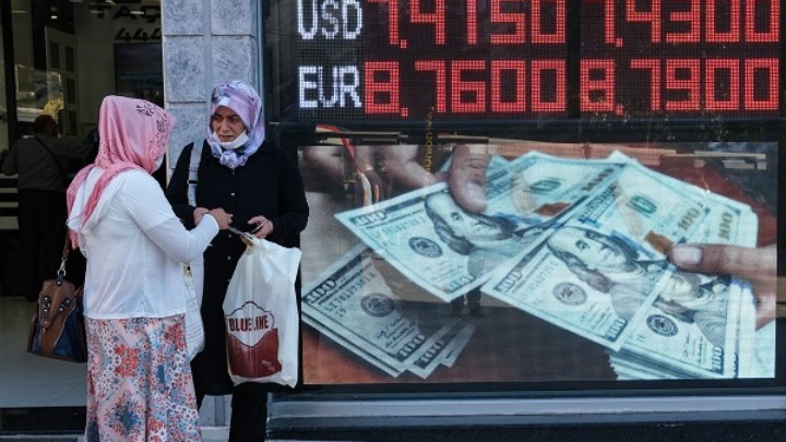 Τουρκία: Οι “παρενέργειες” των αποτελεσμάτων στην οικονομία -Πέφτει η τουρκική λίρα ενώ τα CDS καταγράφουν άλμα
