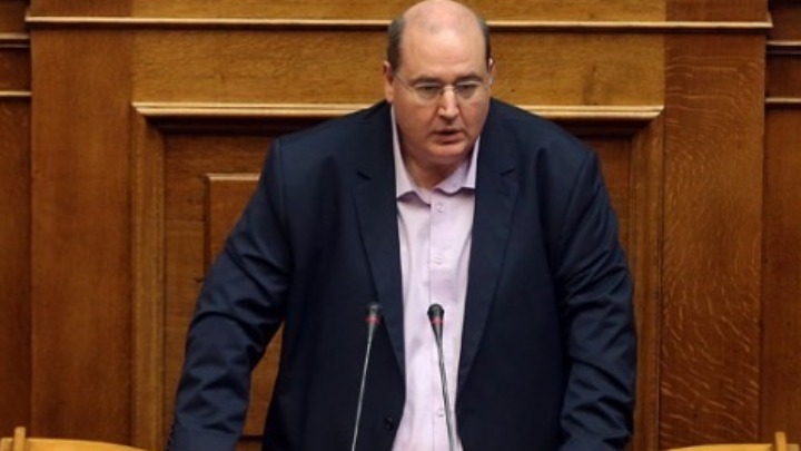 Ν.Φίλης σχετικά με την απόφαση για τις συναθροίσεις:«Με την απαγόρευση, κλείνουν το μάτι στον Χρυσαυγιτισμό»