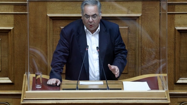 Να απαλλαγεί από τα καθήκοντά του και να συνδράμει, ζητά ο βουλευτής του ΚΚΕ και πνευμονολόγος, Γ. Λαμπρούλης