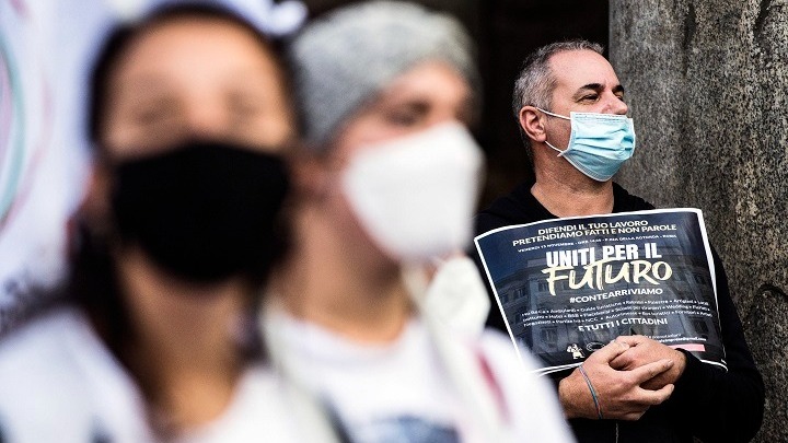 Νέο ρεκόρ κρουσμάτων κορονοϊού στην Ιταλία – Τοσκάνη και Καμπανία έγιναν «κόκκινη ζώνη»