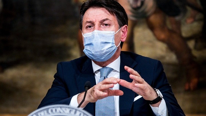 Ο Άγιος Βασίλης φοράει μάσκα και έχει διεθνή άδεια μετακίνησης, διαβεβαιώνει ο Κόντε τον 5χρονο Τομάσο