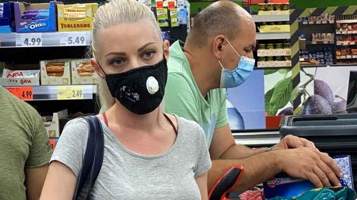 Οι μάσκες για τον κορονοϊό δεν μειώνουν τα επίπεδα οξυγόνου, σύμφωνα με καναδική έρευνα