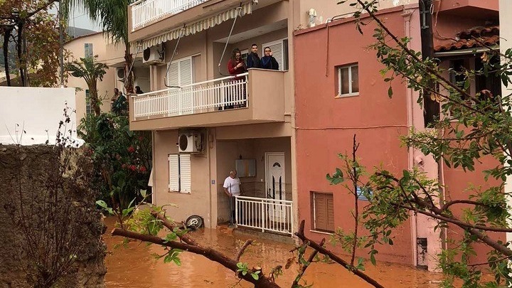 Περιοδεία περιφερειάρχη Κρήτης στις πληγείσες, από την κακοκαιρία, περιοχές