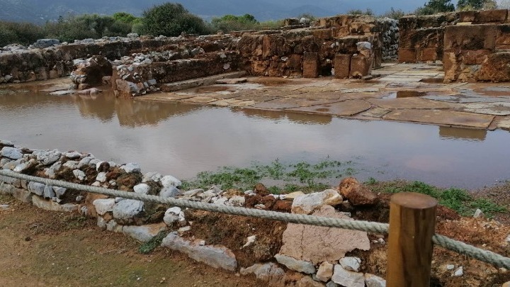 Πλημμύρισε ο αρχαιολογικός χώρος στα Μάλια – ΥΠΠΟΑ: Μέχρι στιγμής, δεν υπάρχουν σοβαρές καταστροφές