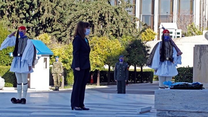 ΠτΔ: Ο αγώνας των Ενόπλων Δυνάμεων να αποκρούσουν κάθε απειλή αξίζει τον σεβασμό και την ευγνωμοσύνη όλων μας