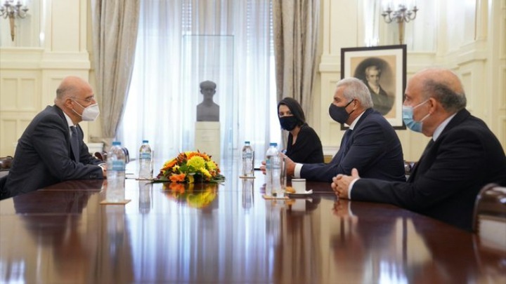 Συνάντηση του Ν. Δένδια με τον γγ του ΑΚΕΛ