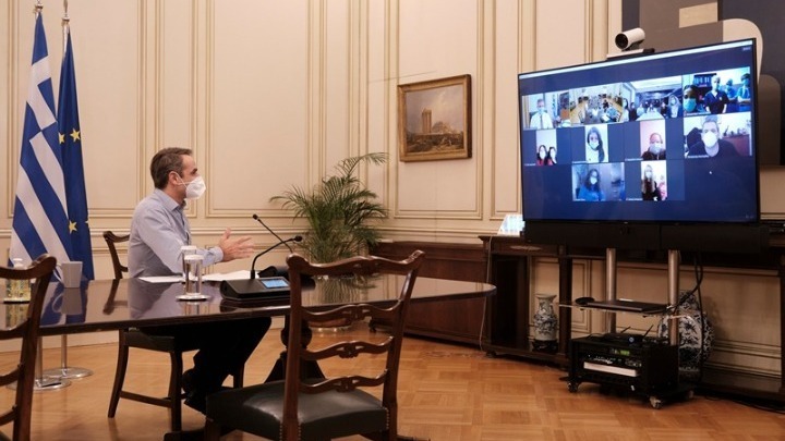 Τηλεδιάσκεψη πρωθυπουργού με νοσηλεύτριες που μετέβησαν στη Θεσσαλονίκη