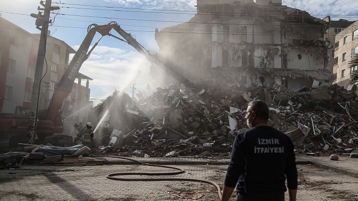 Τουρκία: Στους 92 οι νεκροί από τον σεισμό της Παρασκευής