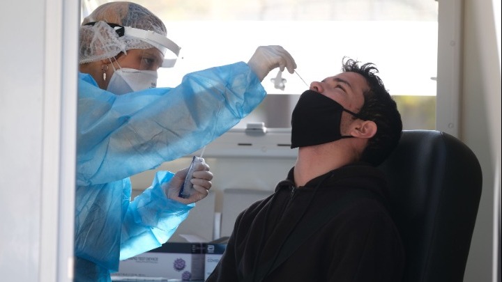 Αγώνας δρόμου για την παραγωγή του ελληνικού rapid test
