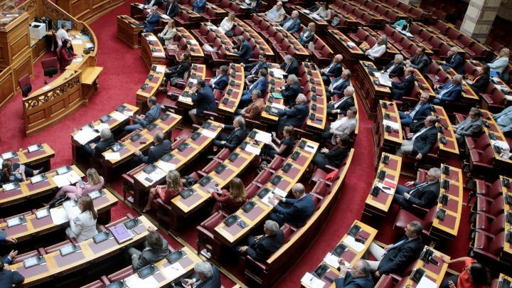 Βουλή: Παρεμβάσεις κοινοβουλευτικών εκπροσώπων