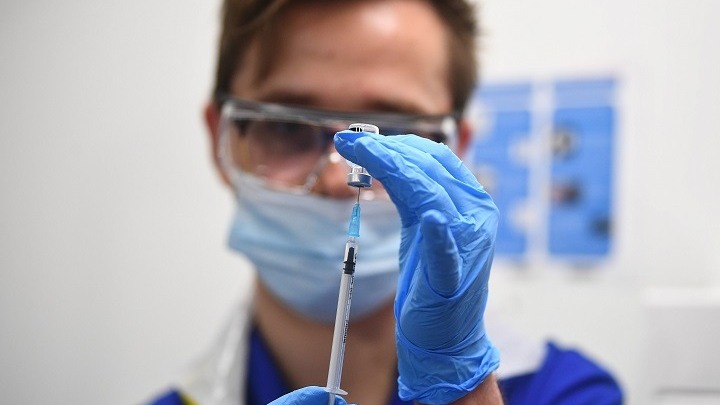 EMA: Πολύ ισχυρά τα δεδομένα των Pfizer και Biontech για την ασφάλεια και την αποτελεσματικότητα του εμβολίου τους
