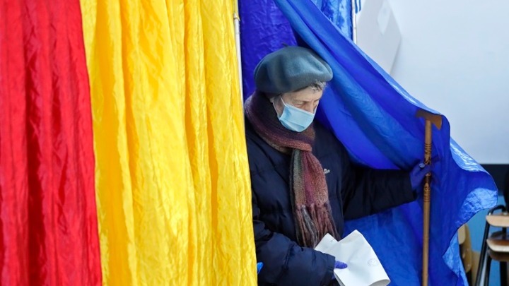 Eκλογές στη Ρουμανία: Μικρό προβάδισμα των Σοσιαλδημοκρατών δείχνει επικαιροποιημένο exit poll