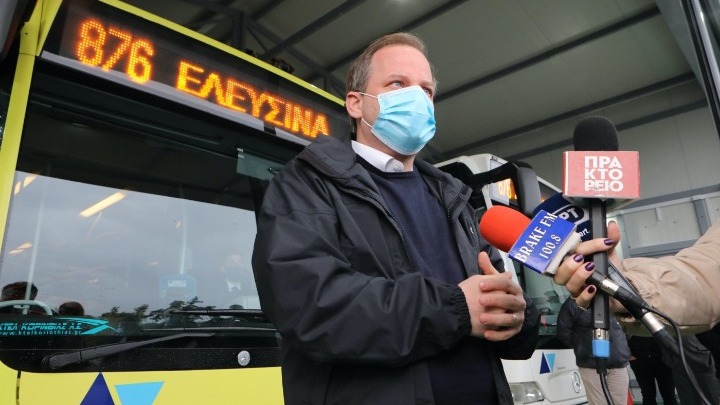 Επίσκεψη Καραμανλή στο αμαξοστάσιο των ΚΤΕΛ στη Μαγούλα
