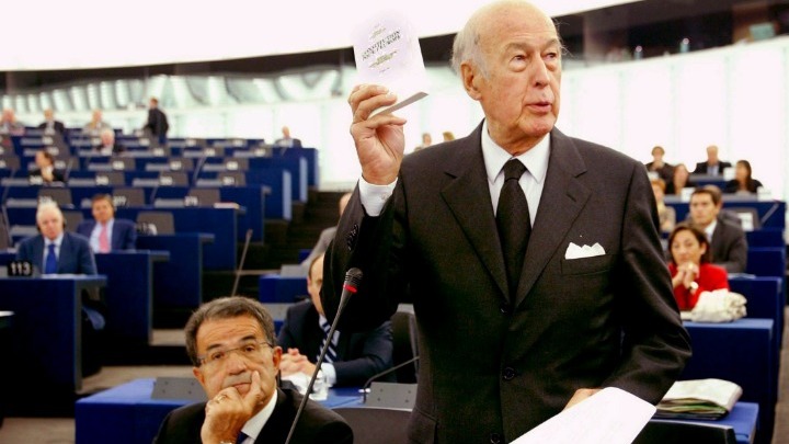 Η ΕΕ χαιρετίζει «έναν μεγάλο Ευρωπαίο» στον οποίο «οφείλει πολλά»