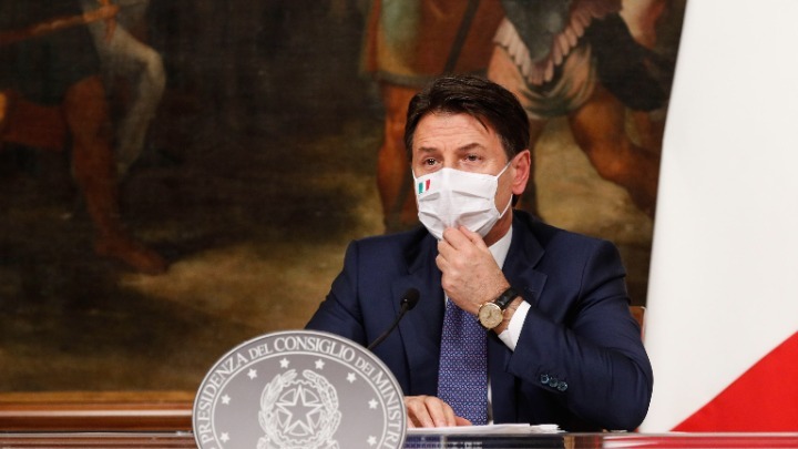 Κόντε: Τα νέα περιοριστικά μέτρα στην Ιταλία για τις γιορτές