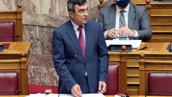 Λ. Οικονόμου: Αρνούμαστε συνειδητά να παρακολουθήσουμε έωλους ισχυρισμούς για δήθεν καθοδήγηση της ΕΛΑΣ για την άσκηση της βίας