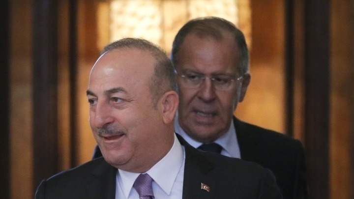 Λαβρόφ -Τσαβούσογλου: Διεύρυνση συνεργασίας για το εμβόλιο
