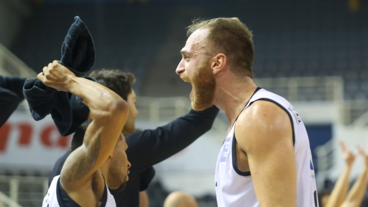 Με… υπογραφή Τσαλμπούρη