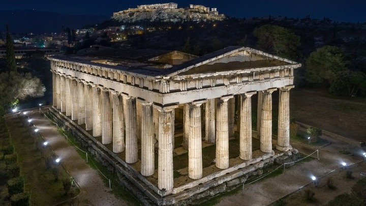 Μνημείο Φιλοπάππου και Ναός του Ηφαίστου: Η ιστορία των δύο μνημείων που φωτίστηκαν εκ νέου