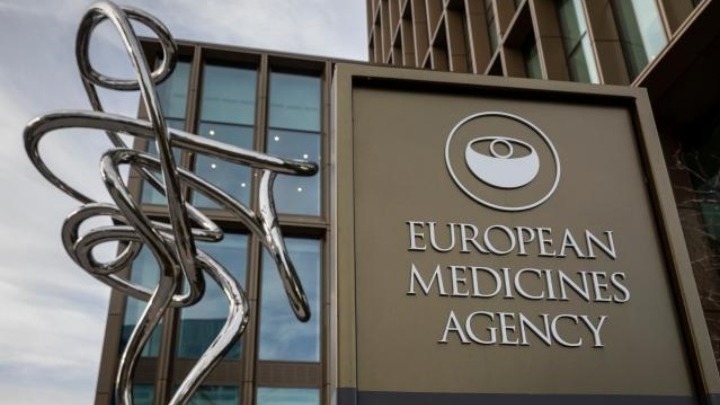 Ο Ευρωπαϊκός Οργανισμός Φαρμάκων ενέκρινε υπό όρους το εμβόλιο της Pfizer