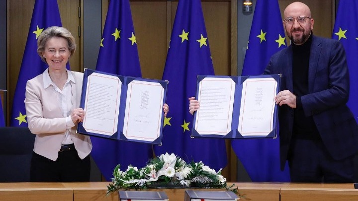 Σ. Μισέλ και Φον ντερ Λάιεν υπέγραψαν τη συμφωνία εμπορίου και συνεργασίας ΕΕ – Ην.Βασιλείου