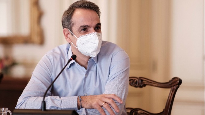 Το 2021 κάνει ποδαρικό με ανασχηματισμό εμβολιασμό και μεταρρυθμίσεις