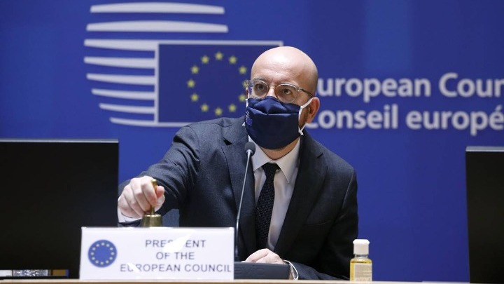 Σε απομόνωση ο Σαρλ Μισέλ και ο Ζαν Καστέξ, καθώς είχαν συναντηθεί με τον Εμ. Μακρόν