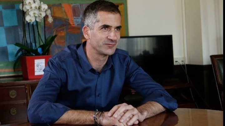 Σε εξέλιξη η συνάντηση Μπακογιάννη με Γιαννακόπουλο και ΚΑΕ