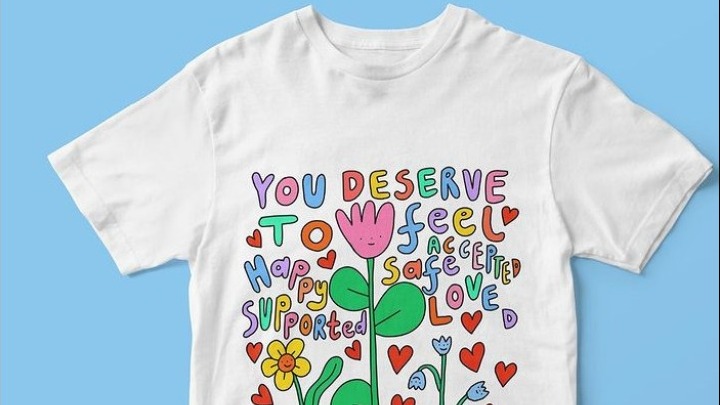 T-shirts από την Positive East και καλλιτέχνες για τη στήριξη όσων ζουν με HIV