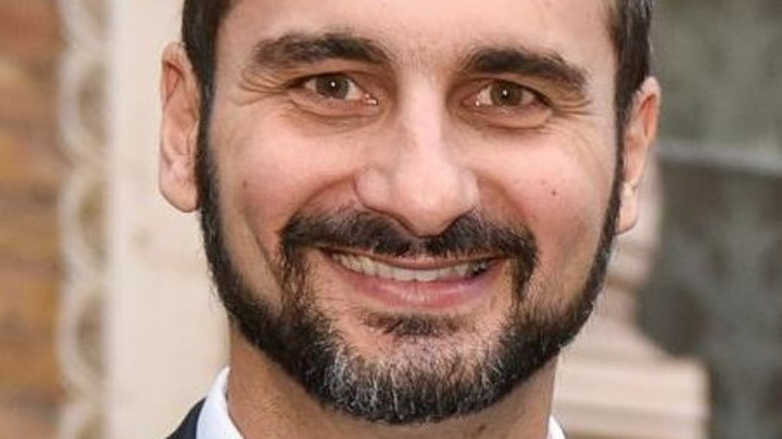 «Θεωρώ τον εαυτό μου τυχερό που έκανα το εμβόλιο», λέει στο ΑΠΕ-ΜΠΕ ο Θεσσαλονικιός γιατρός Π. Τσαφρακίδης που εργάζεται σε νοσοκομείο της Σκωτίας